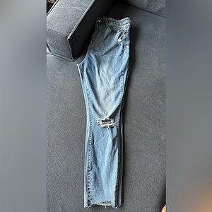 S.O.N.G Curvy Hi-rise Jeans!